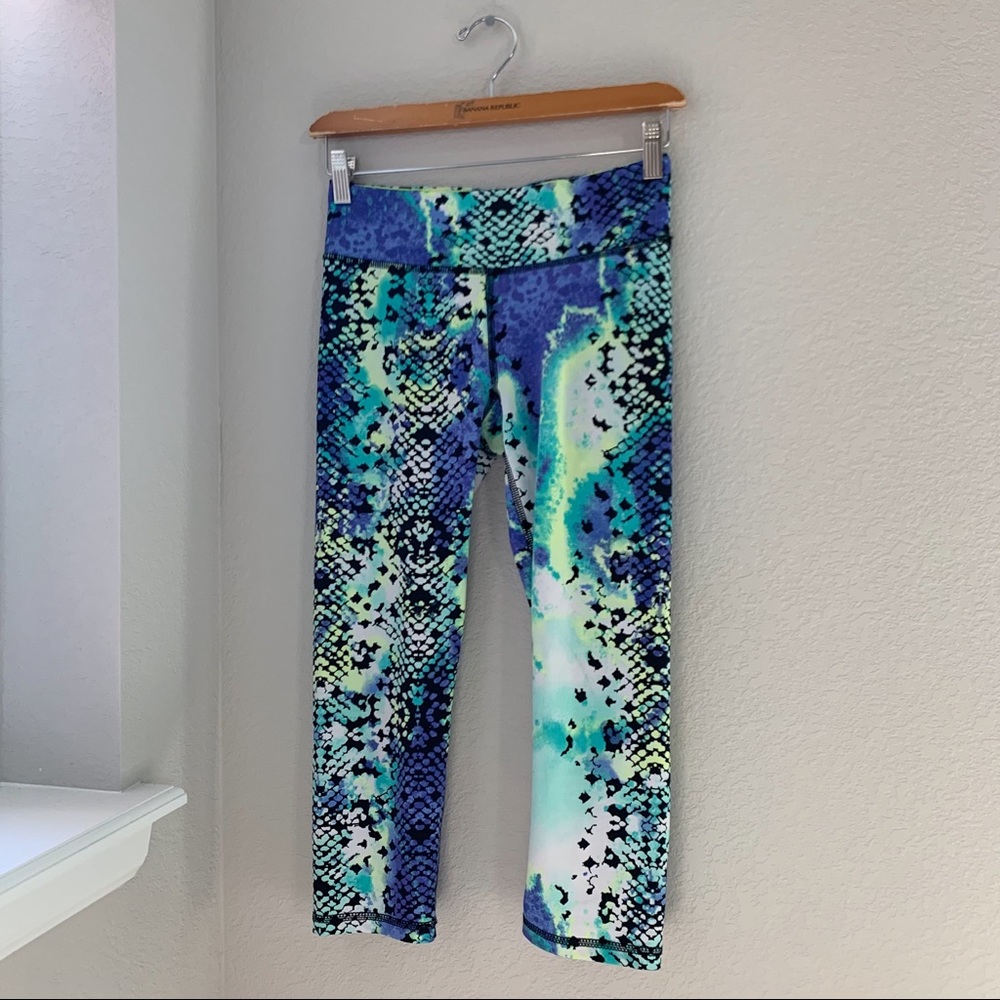 ❣️SOLD❣️NWOT Cropped Workout Leggings